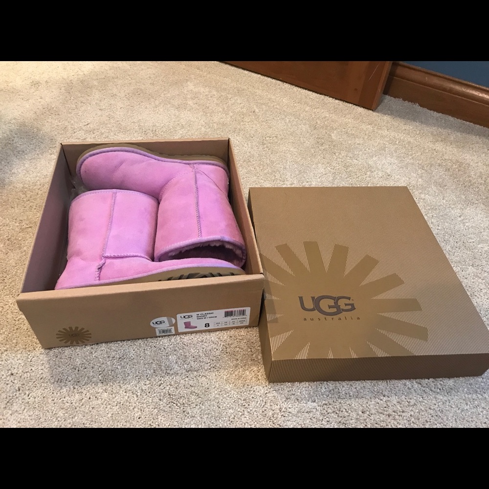 Blossom pink short Uggs SIZE 8 women’s